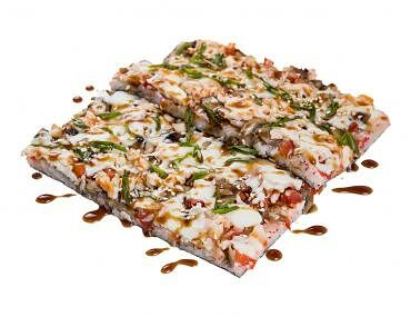 Японская пицца с лососем