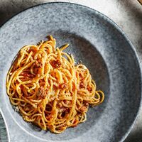 Спагетти, соус болоньезе, пармезан