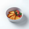 Фото к позиции меню Жареный сулугуни с салатом из помидор