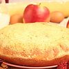 Фото к позиции меню Пирог с яблоком и черной смородиной