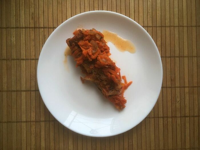 Рыба, тушенная с овощами в томатном соусе