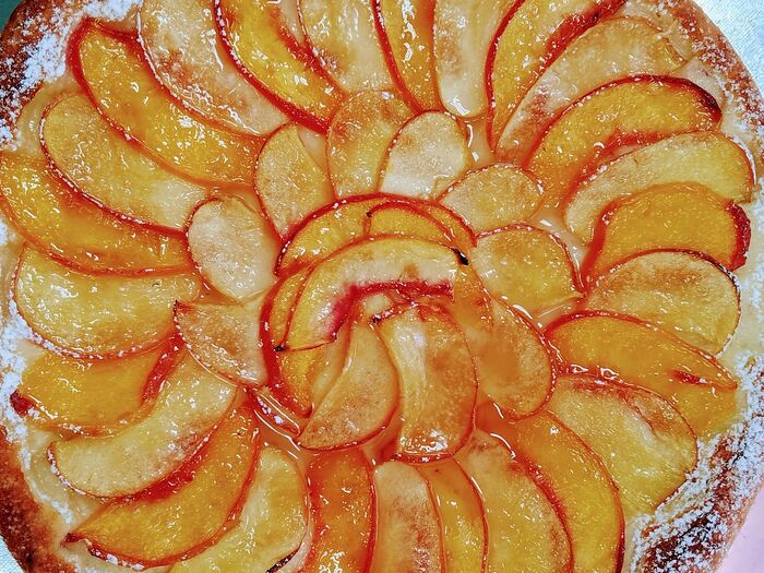 Пирог осетинский с нектарином и яблоком