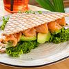 Фото к позиции меню Сэндвич с лососем и авокадо
