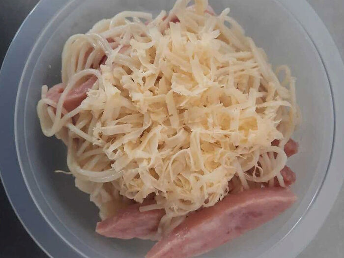 Спагетти с сыром и ветчиной
