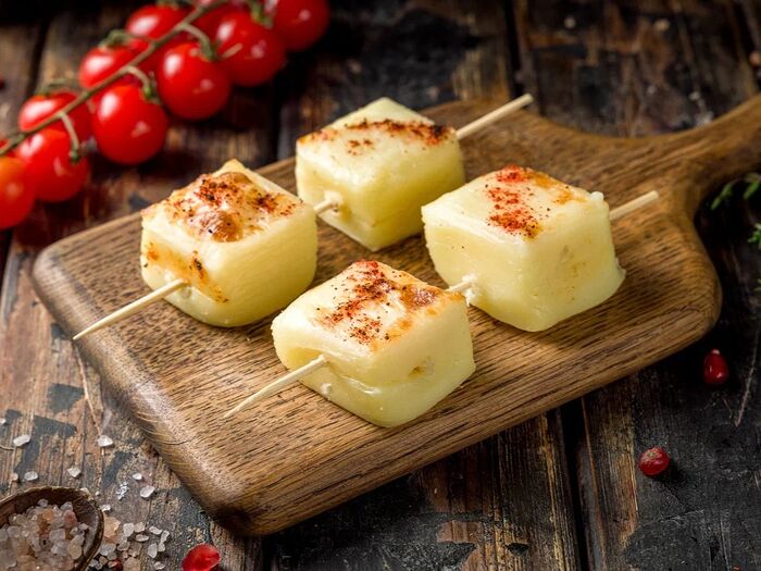 Сыр Сулугуни на мангале