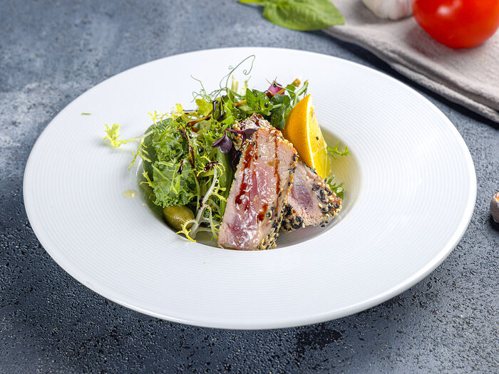 Филе тунца с микс-салатом