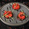 Фото к позиции меню Баклажан на гриле с розовыми томатами и базиликом