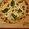 Фото к позиции меню Пицца неаполитанская Груша-горгонзола