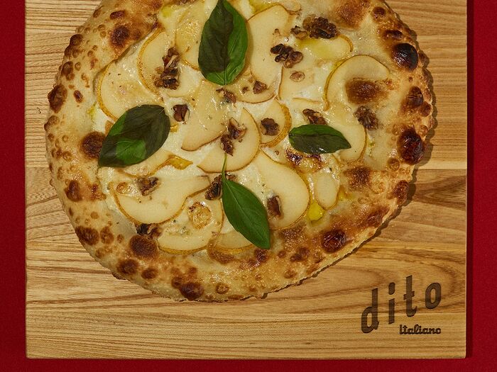 Пицца неаполитанская Груша-горгонзола