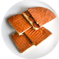 Турецкий тост с сыром и суджуком