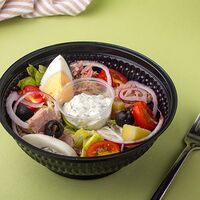 Салат с тунцом, картофелем и соусом тартар