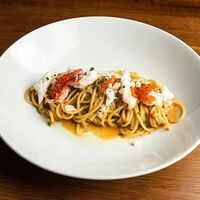 Спагетти с крабом и эспумой из соуса биск