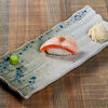 Фото к позиции меню Опаленные суши из лосося под трюфельным кремом