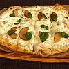 Фото к позиции меню Римская пицца Четыре сыра с грушей