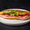 Фото к позиции меню Горячий сэндвич с ветчиной