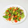 Фото к позиции меню Салат из листьев с томатами