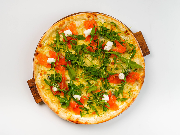 Пицца Филадельфия с сёмгой, шпинатом и брокколи