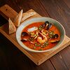Фото к позиции меню Пикантный томатный суп с морепродуктами