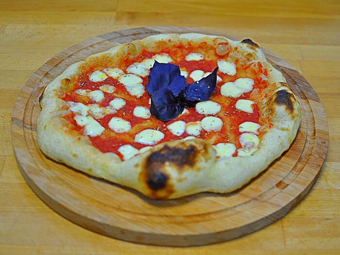 Пицца Маргарита неаполитанская