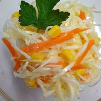 Салат из капусты с кукурузой