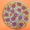 Фото к позиции меню Пицца с салями и курицей (сливочная основа)
