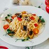 Фото к позиции меню Спагетти с томатами черри и грибами