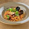 Фото к позиции меню Спагетти с морепродуктами в соусе Наполитано