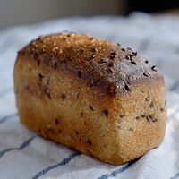 Хлеб пшеничный с семенами льна (на закваске)