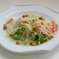 Салат Цезарь с курицей