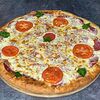 Фото к позиции меню Пицца Сервелат с томатами