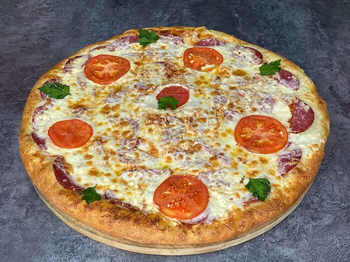 Пицца Сервелат с томатами