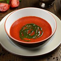 Суп из томатов с песто из базилика