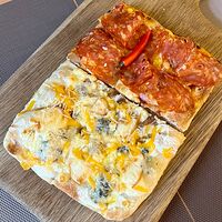 Комбо-пицца Кватро формаджи и Дьявола