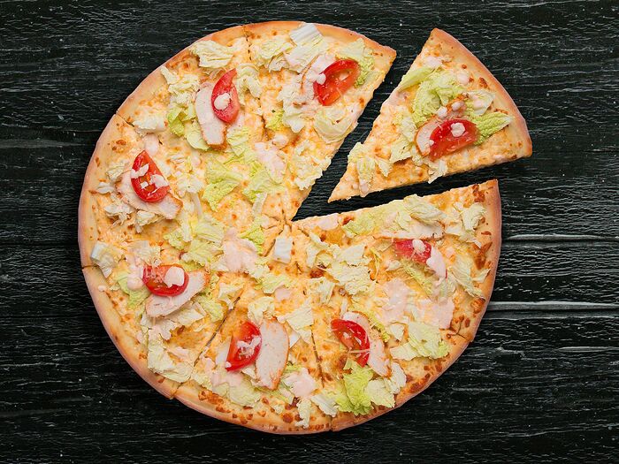 Пицца Цезарь на тонком тесте 43 см