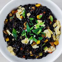 Черный рис с овощами