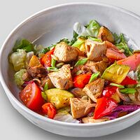 Тёплый салат с индейкой и печеными овощами