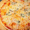 Фото к позиции меню Пицца Четыре сыра на красном соусе