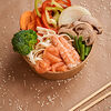 Фото к позиции меню Wok Мини-рамен с лососем и креветкой