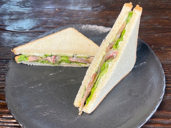 Сэндвич с филе маринованной барабульки