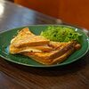 Фото к позиции меню Горячий сэндвич с ветчиной и томатами
