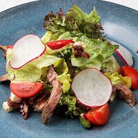Стейк-салат с домашним ростбифом