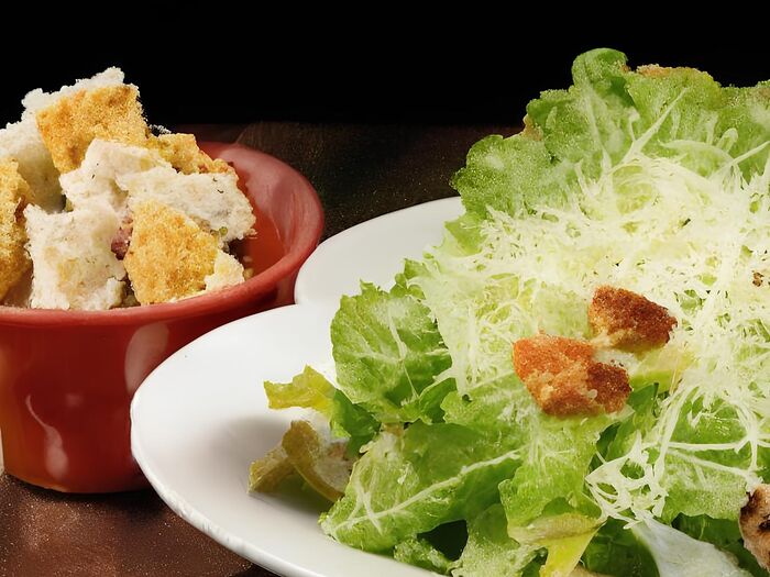 Комбо с салатом Цезарь без мяса и крылышками фри