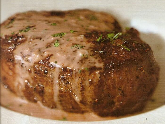 Steak de filet de bœuf à la sauce roquefort