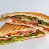 Фото к позиции меню Сэндвич с красной рыбой