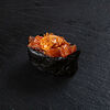 Фото к позиции меню Копченый лосось спайс суши