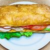 Фото к позиции меню Сэндвич сырный с куриной грудкой