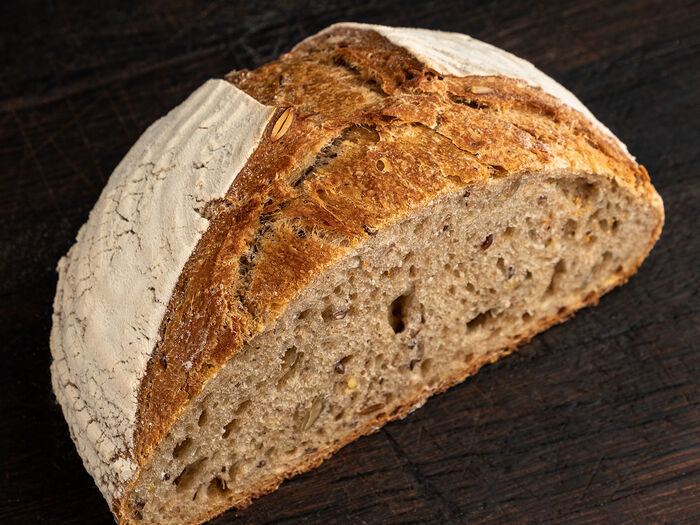 Домашний хлеб на живой 88-летней закваске, половина