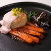 Фото к позиции меню Биточек куриный рубленый с печеной морковью