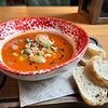 Фото к позиции меню Томатный суп качукко с морепродуктами