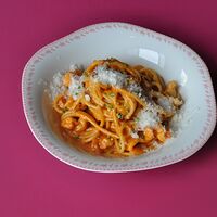 Спагетти с креветками и кальмаром